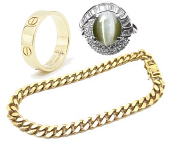 指輪やネックレス